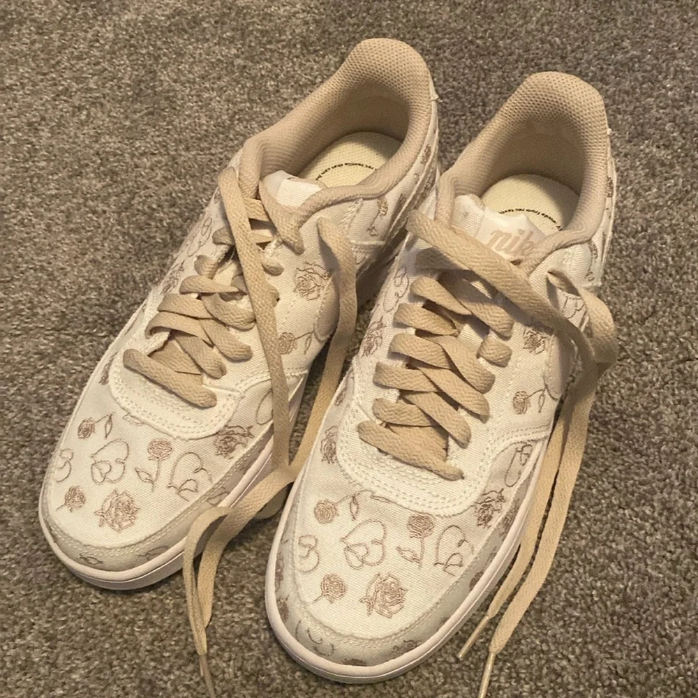 NIKE Court Vision Low Valentine’s Day Women’s Shoes 8.5